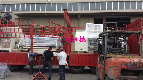 江苏客户订购的自粘胶膜防水卷材已出仓